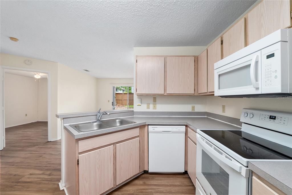3705 Southwest 27th Street, Unit 412 Gainesville, FL 32608 - Photo 13 of 35
