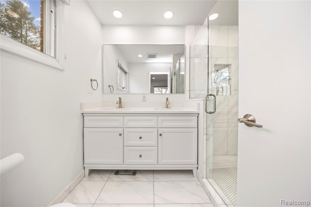 2530 Worcester Road West Bloomfield, MI 48323 - Photo 34 of 47 Gallery Image 34