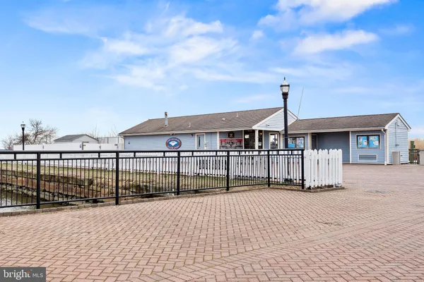 $425,000 | 605 Front Street, Delaware City, DE 19706