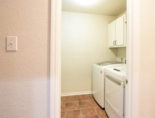 $2,550 | 22 East Hobbit Glen Drive, Conroe, TX 77384