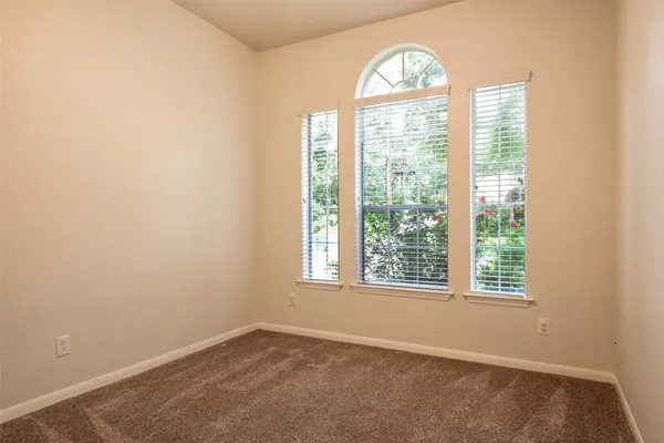 $2,550 | 22 East Hobbit Glen Drive, Conroe, TX 77384