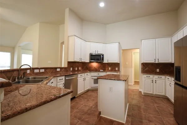 $2,550 | 22 East Hobbit Glen Drive, Conroe, TX 77384