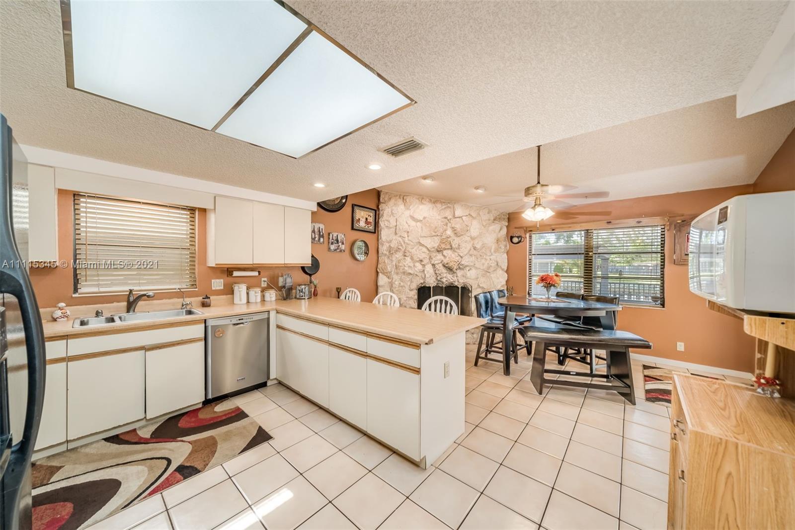 7921 Northwest 90th Avenue Tamarac, FL 33321 - Photo 14 of 69