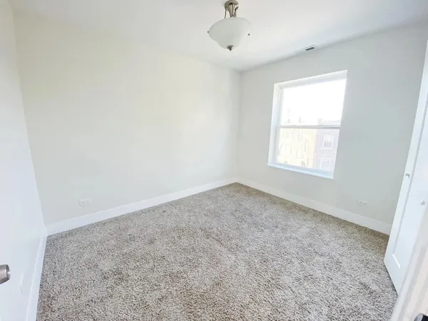 $2,000 | 2959 North Hamlin Avenue, Unit 3A, Chicago, IL 60618