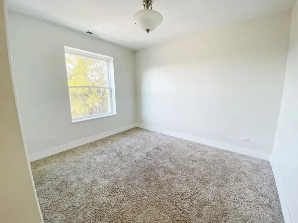 $2,000 | 2959 North Hamlin Avenue, Unit 3A, Chicago, IL 60618