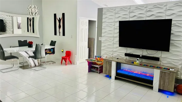 $875,000 | 18901 Northwest 77th Court, Hialeah, FL 33015