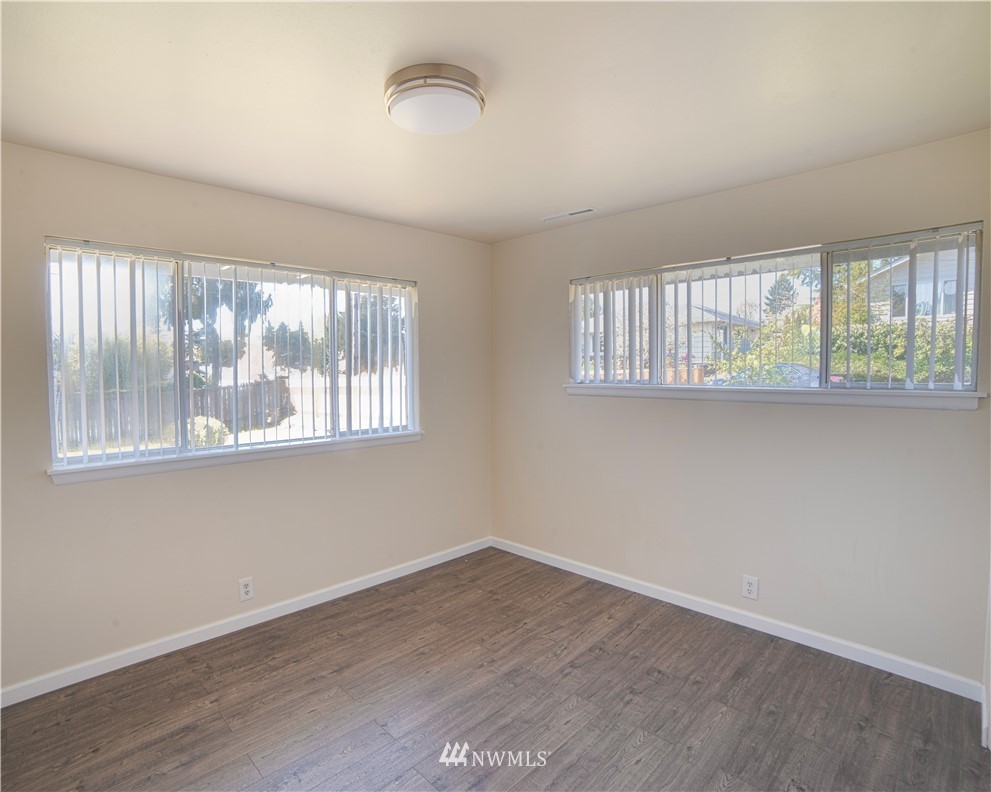 10803 Renton Avenue South Seattle, WA 98178 - Photo 11 of 21 Gallery Image 11
