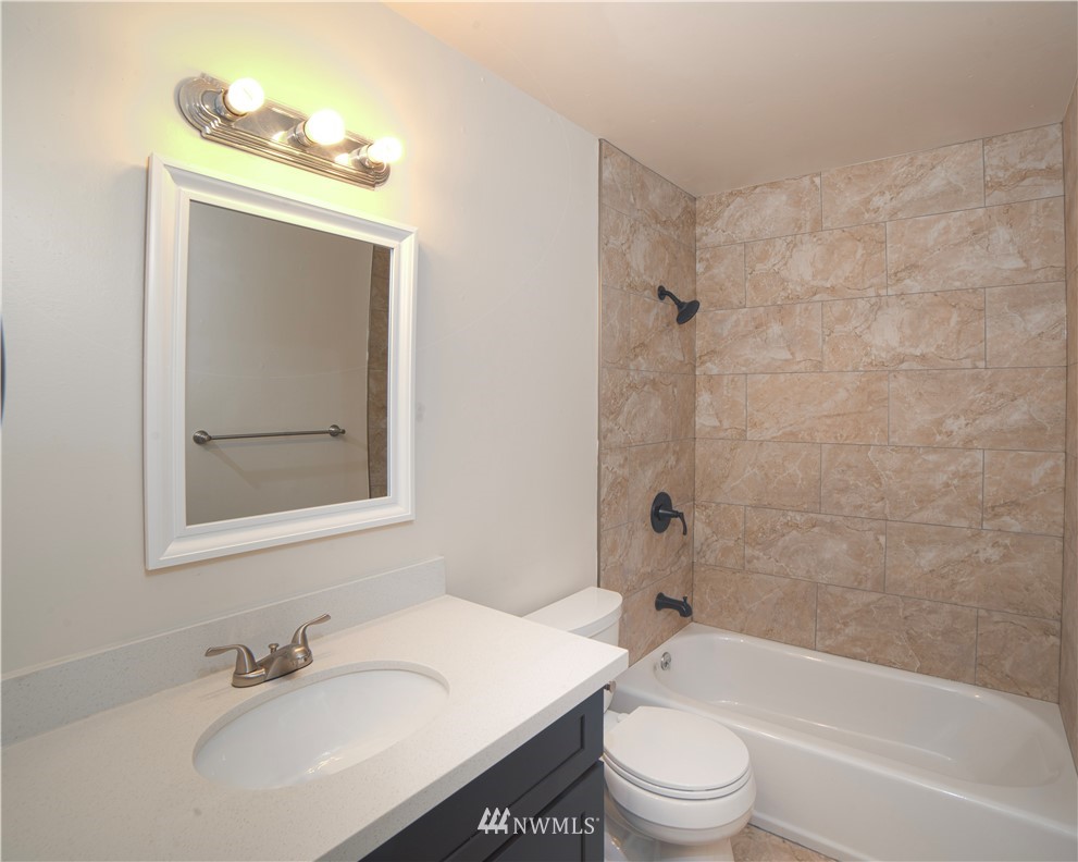 10803 Renton Avenue South Seattle, WA 98178 - Photo 12 of 21 Gallery Image 12