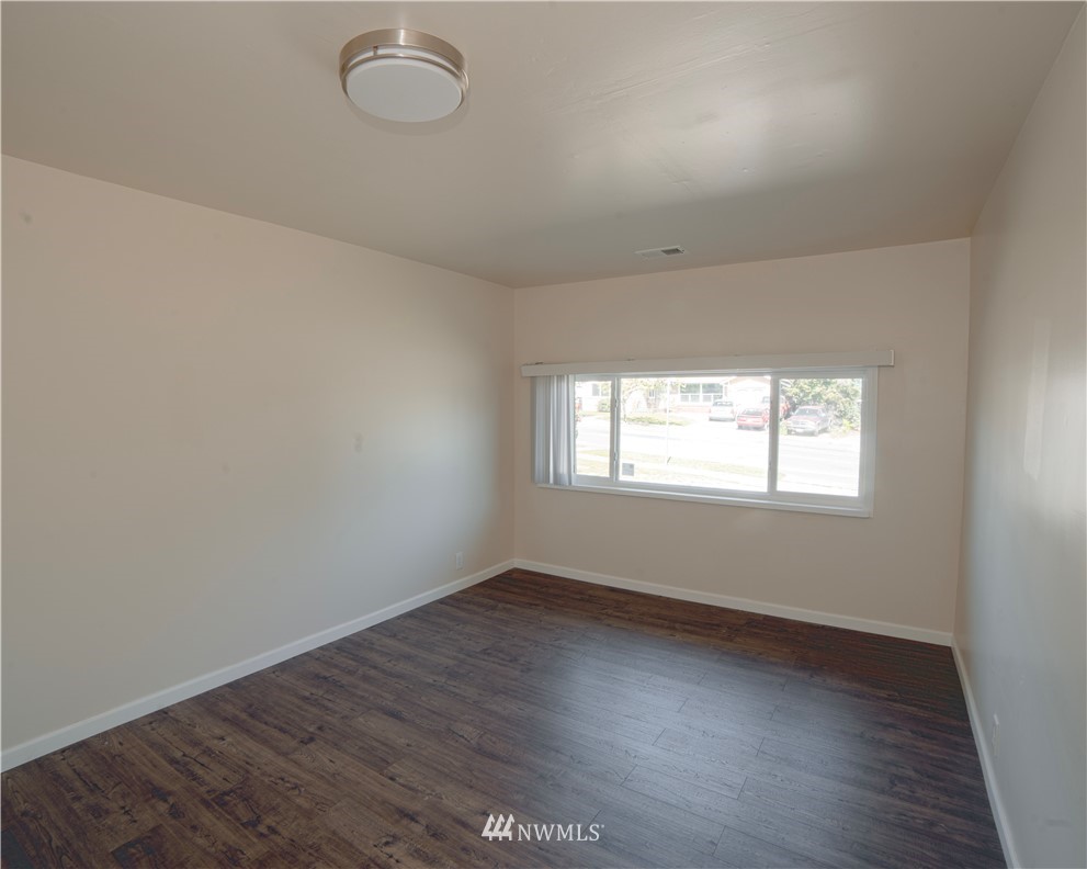 10803 Renton Avenue South Seattle, WA 98178 - Photo 14 of 21 Gallery Image 14