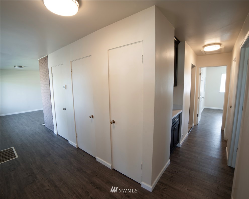 10803 Renton Avenue South Seattle, WA 98178 - Photo 3 of 21 Gallery Image 3
