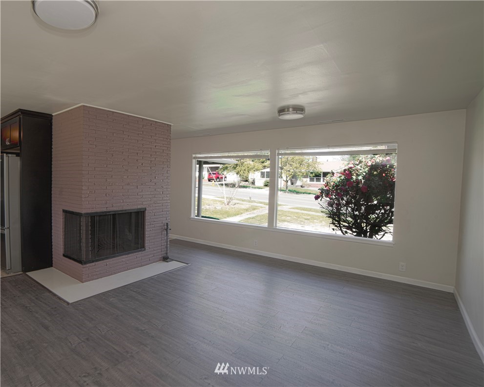 10803 Renton Avenue South Seattle, WA 98178 - Photo 4 of 21 Gallery Image 4