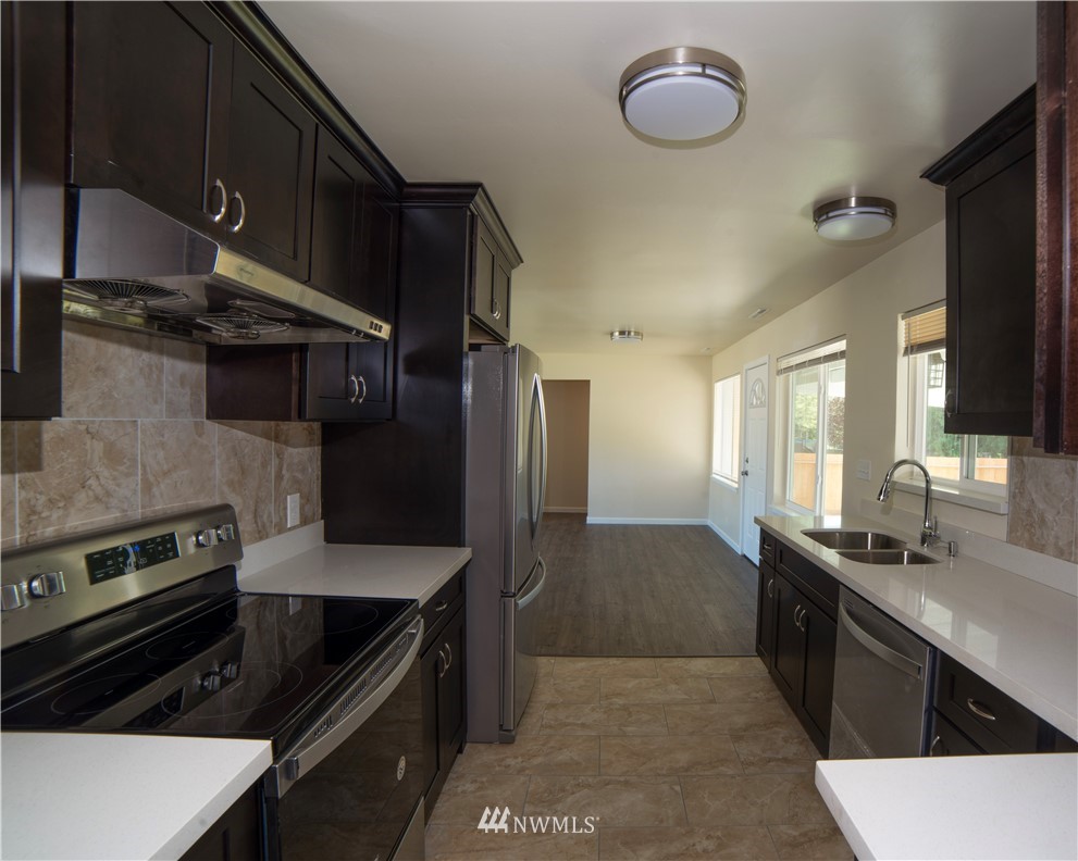 10803 Renton Avenue South Seattle, WA 98178 - Photo 7 of 21 Gallery Image 7