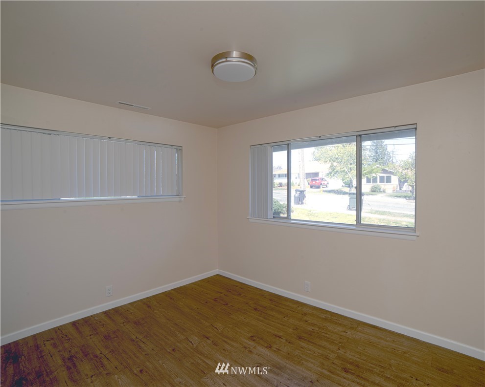 10803 Renton Avenue South Seattle, WA 98178 - Photo 9 of 21 Gallery Image 9