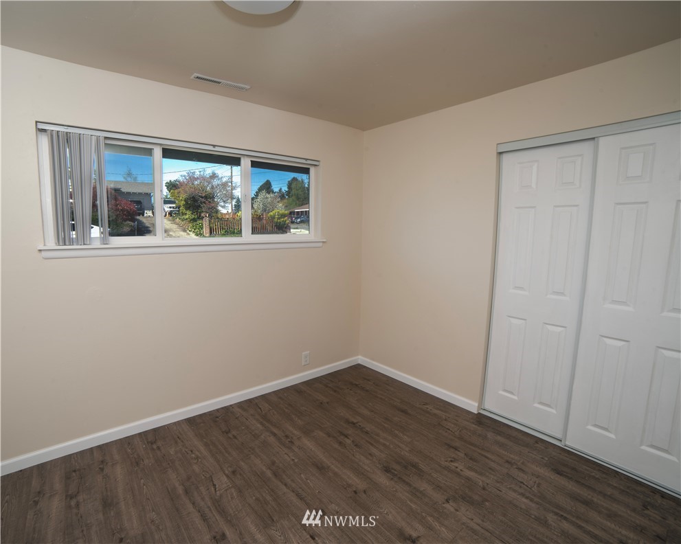 10803 Renton Avenue South Seattle, WA 98178 - Photo 10 of 21 Gallery Image 10