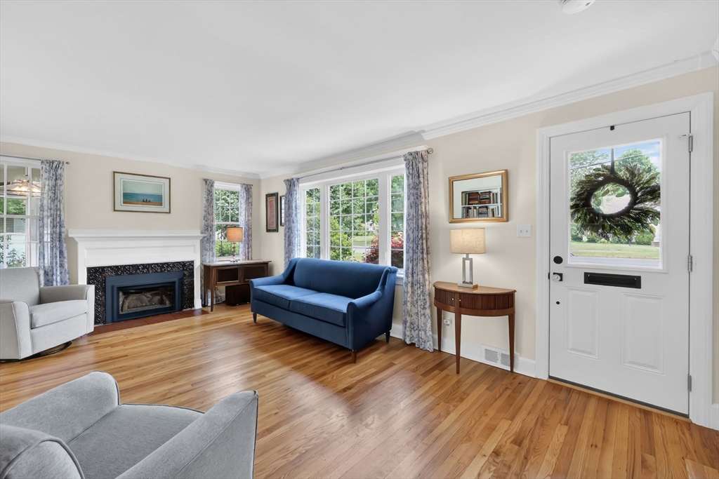 378 Roosevelt Avenue Springfield, MA 01118 - Photo 6 of 37