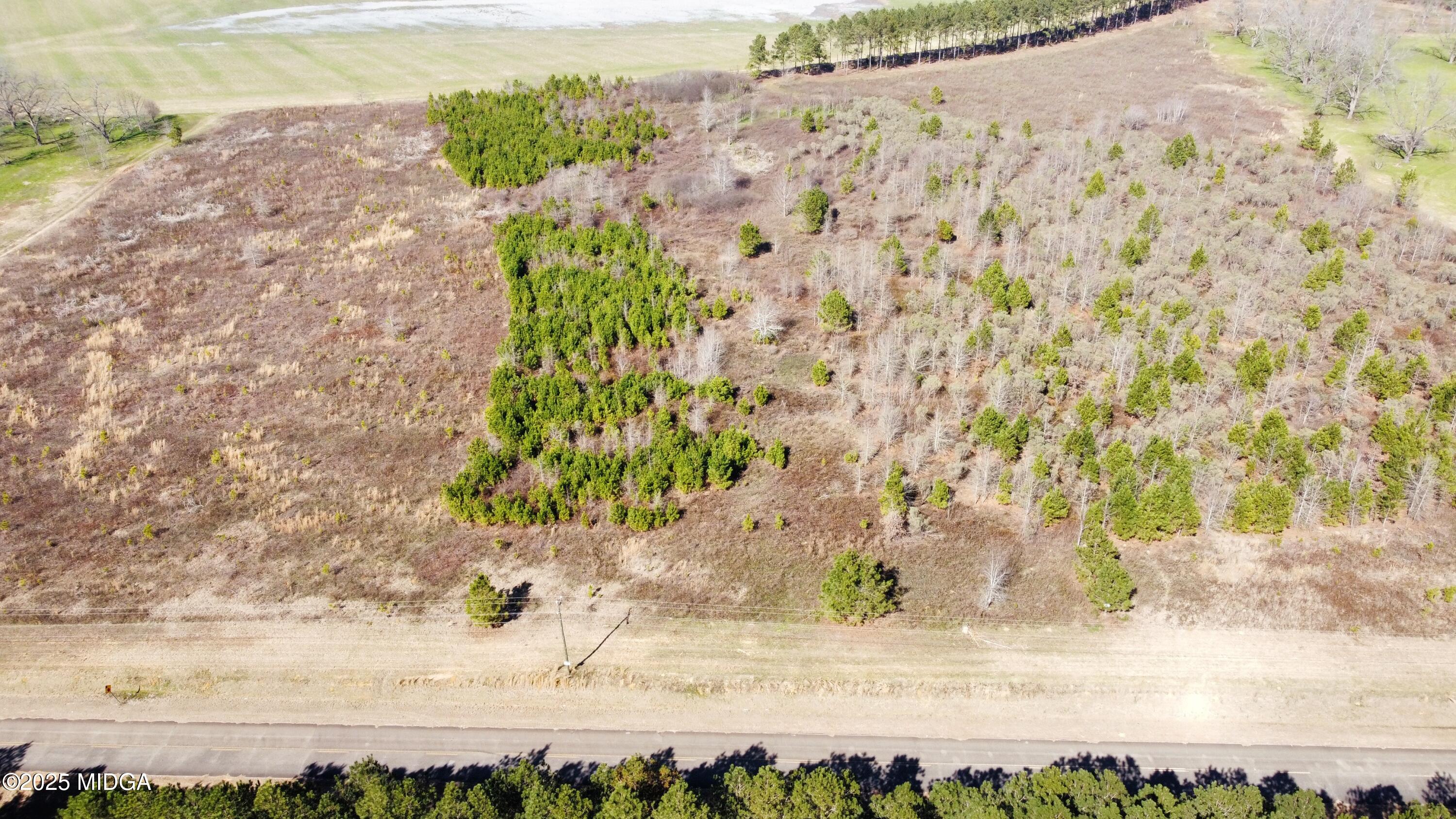 4 North County Line Road Elko, GA 31025 - Photo 2 of 3 a picture of a yard with wooden fence