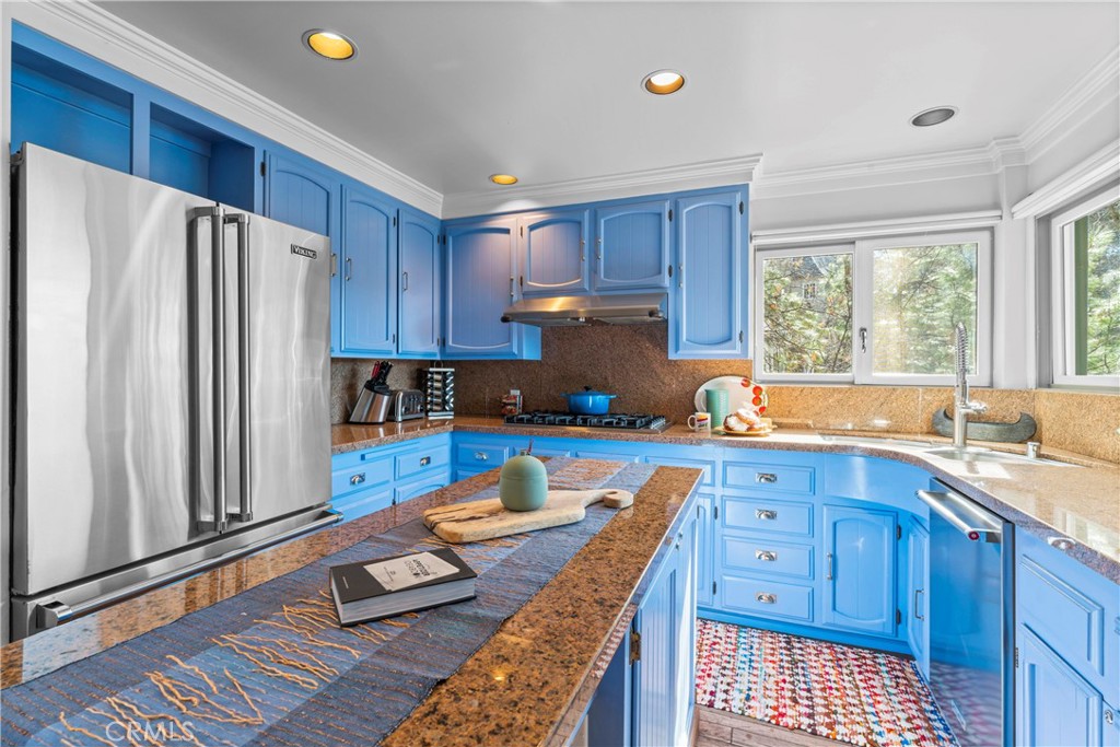 28019 North Shore Road Lake Arrowhead, CA 92352 - Photo 12 of 30 a kitchen with wooden cabinets and refrigerator
