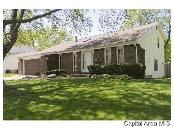 103 Bellerive Road Springfield, IL 62704 - Photo 1 of 19