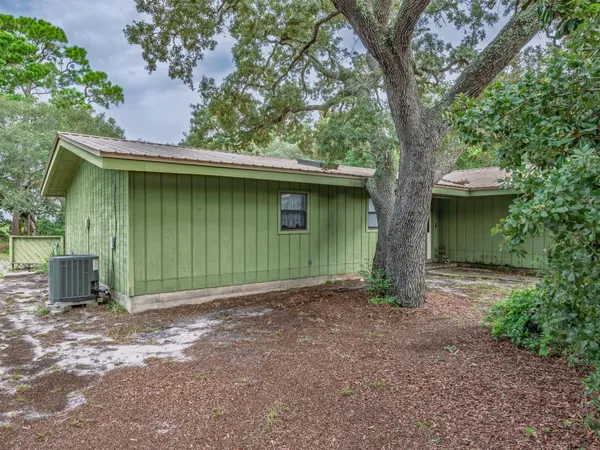 $719,000 | 17 South Bay Shore Drive, Eastpoint, FL 32328