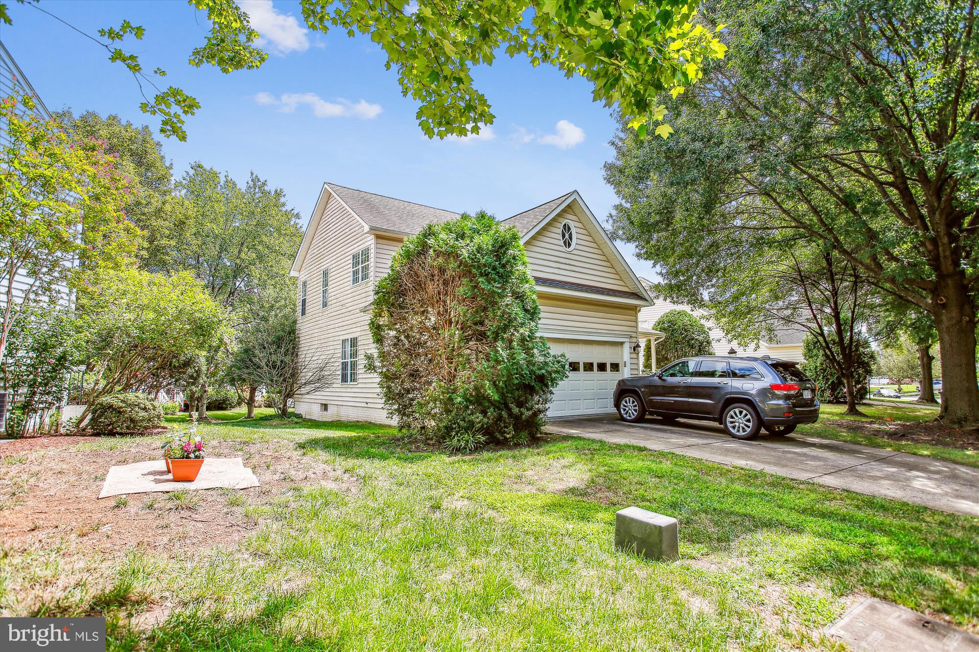 2303 Hurlingham Lane Reston, VA 20191 - Photo 6 of 8 a view of backyard with a garden and entertaining space