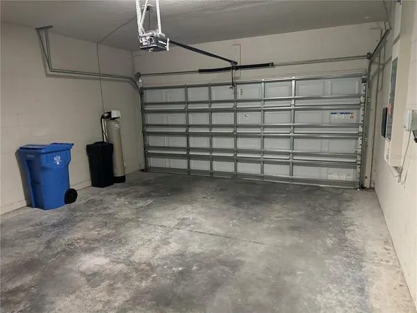 $3,300 | 5912 Village Center Drive, Lithia, FL 33547