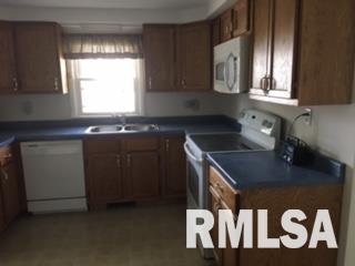 409 South Williams Street Colchester, IL 62326 - Photo 4 of 19 Gallery Image 4