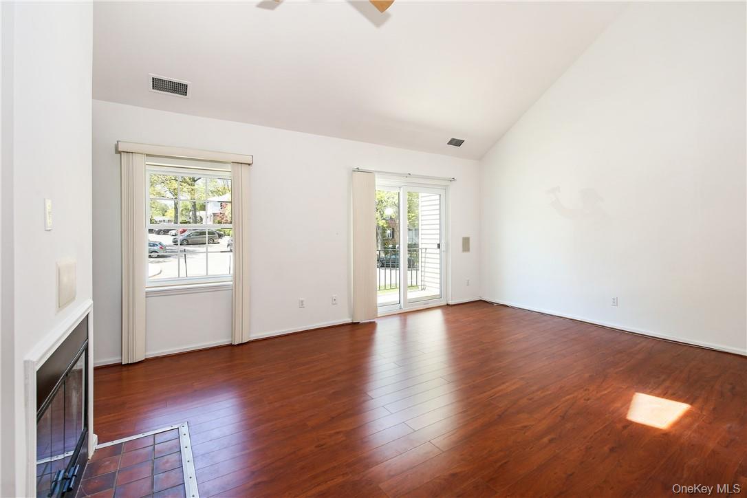 599 Midland Avenue, Unit 25 Rye, NY 10580 - Photo 8 of 25 Sunny living room