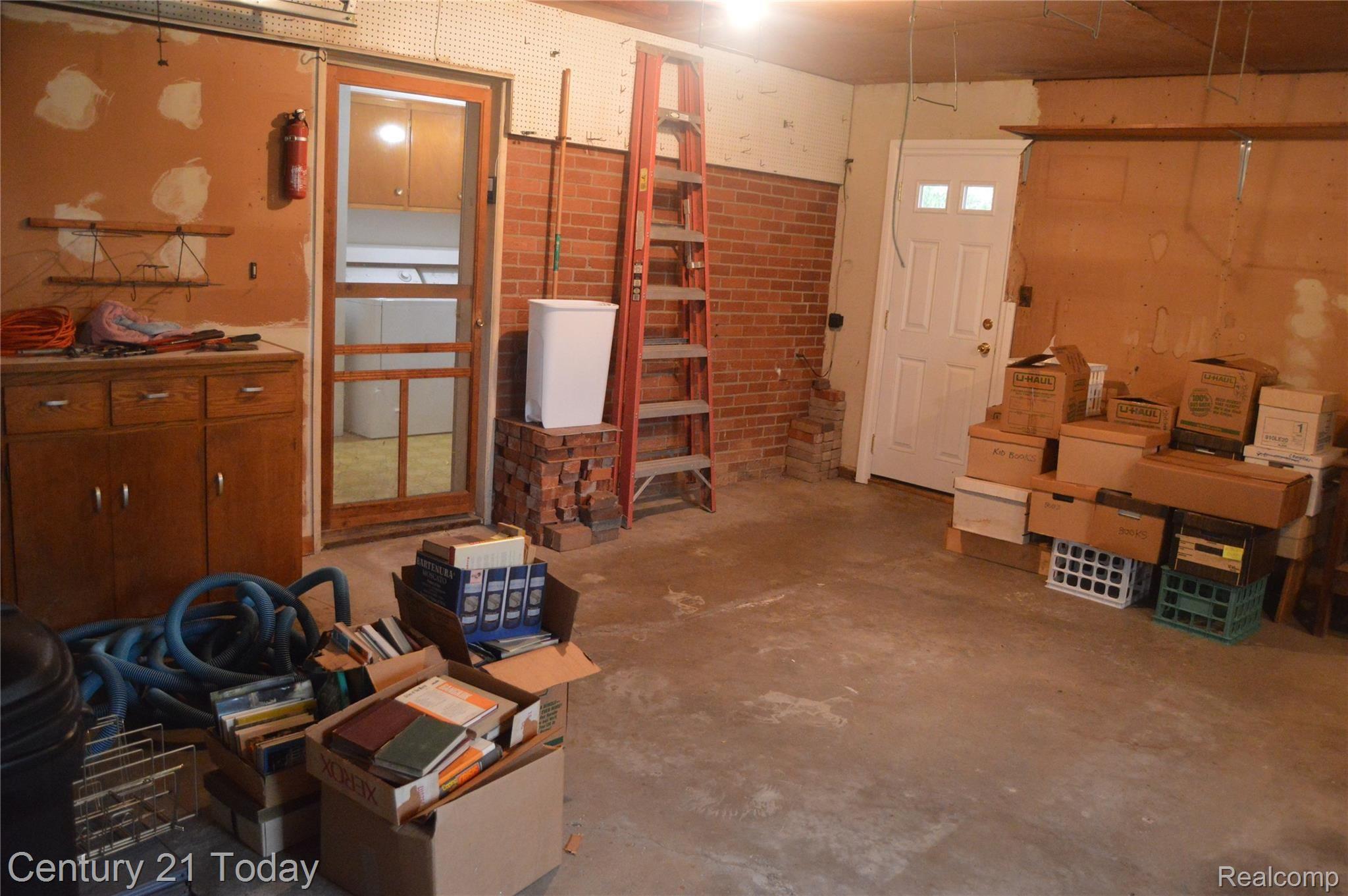 28260 New Castle Road Farmington, MI 48331 - Photo 18 of 23 Garage 2