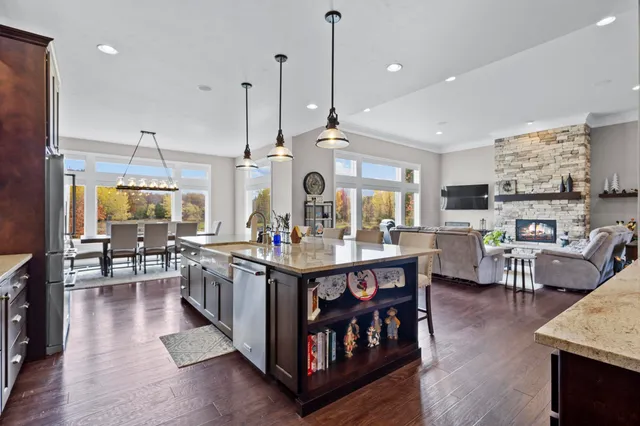 $1,699,900 | 5343 Sundust Court, De Pere, WI 54115