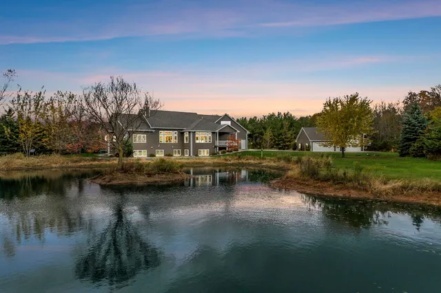 $1,699,900 | 5343 Sundust Court, De Pere, WI 54115