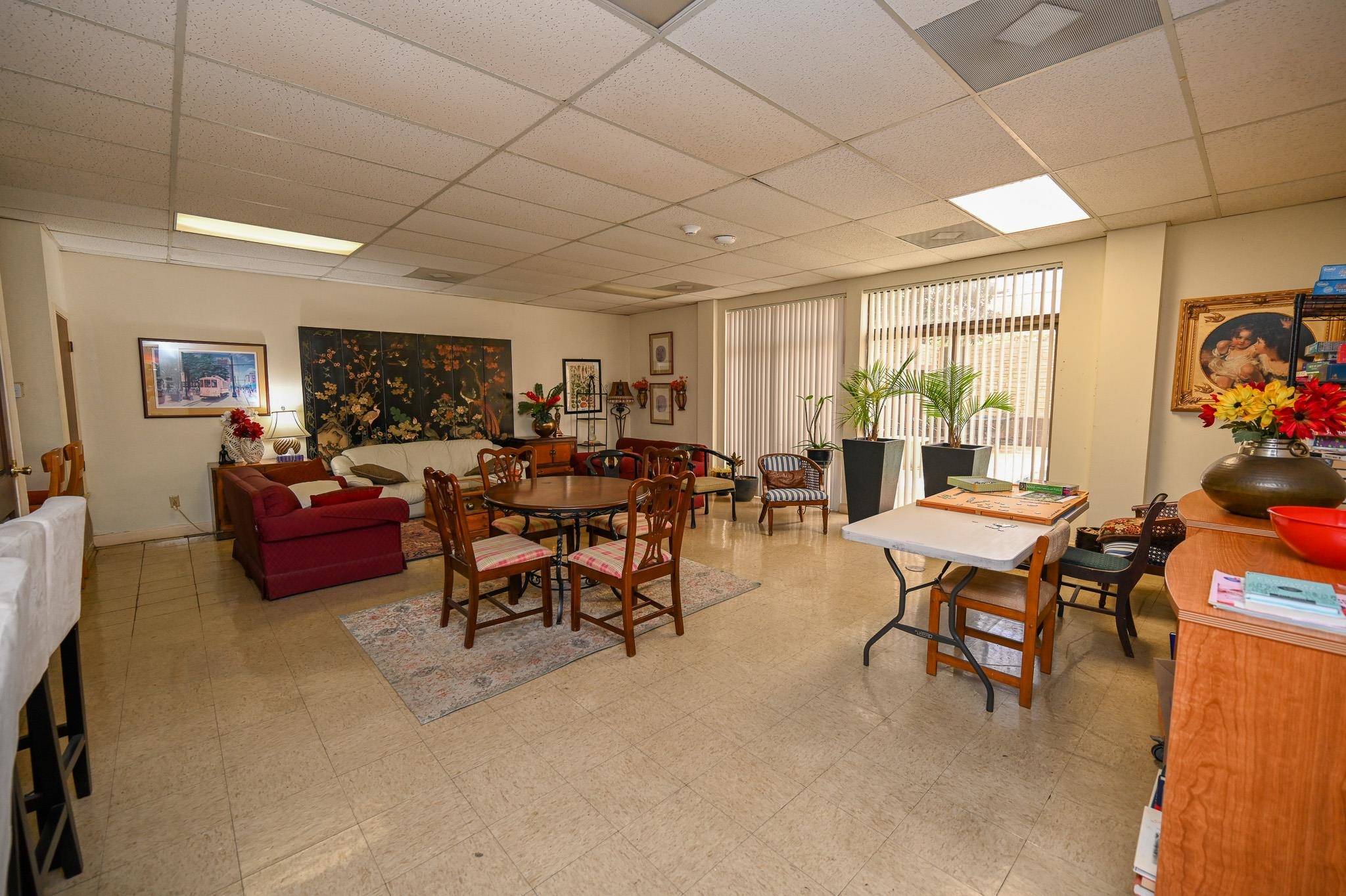 2277 Union Avenue, Unit 408 Memphis, TN 38104 - Photo 20 of 31 a living room with furniture a flat screen tv and a large window