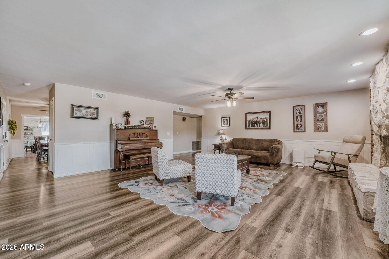 10226 East Iris Road Mesa, AZ 85207 - Photo 12 of 53 Living Room 1