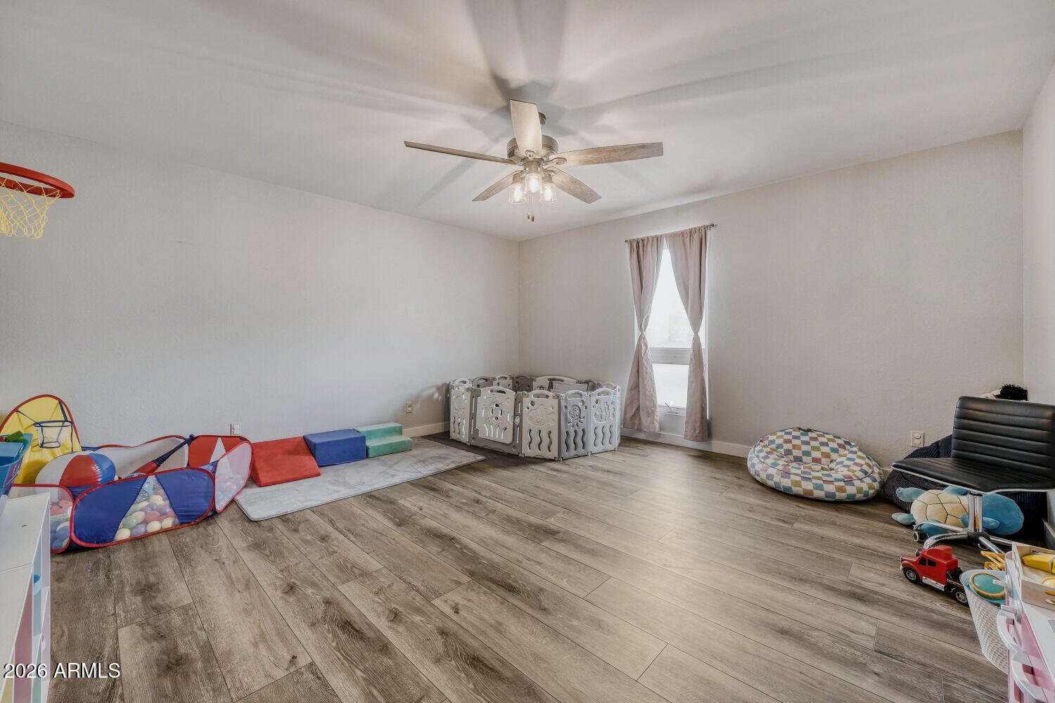 10226 East Iris Road Mesa, AZ 85207 - Photo 17 of 53 10226 E Iris Rd - Web Quality - 024 - 20