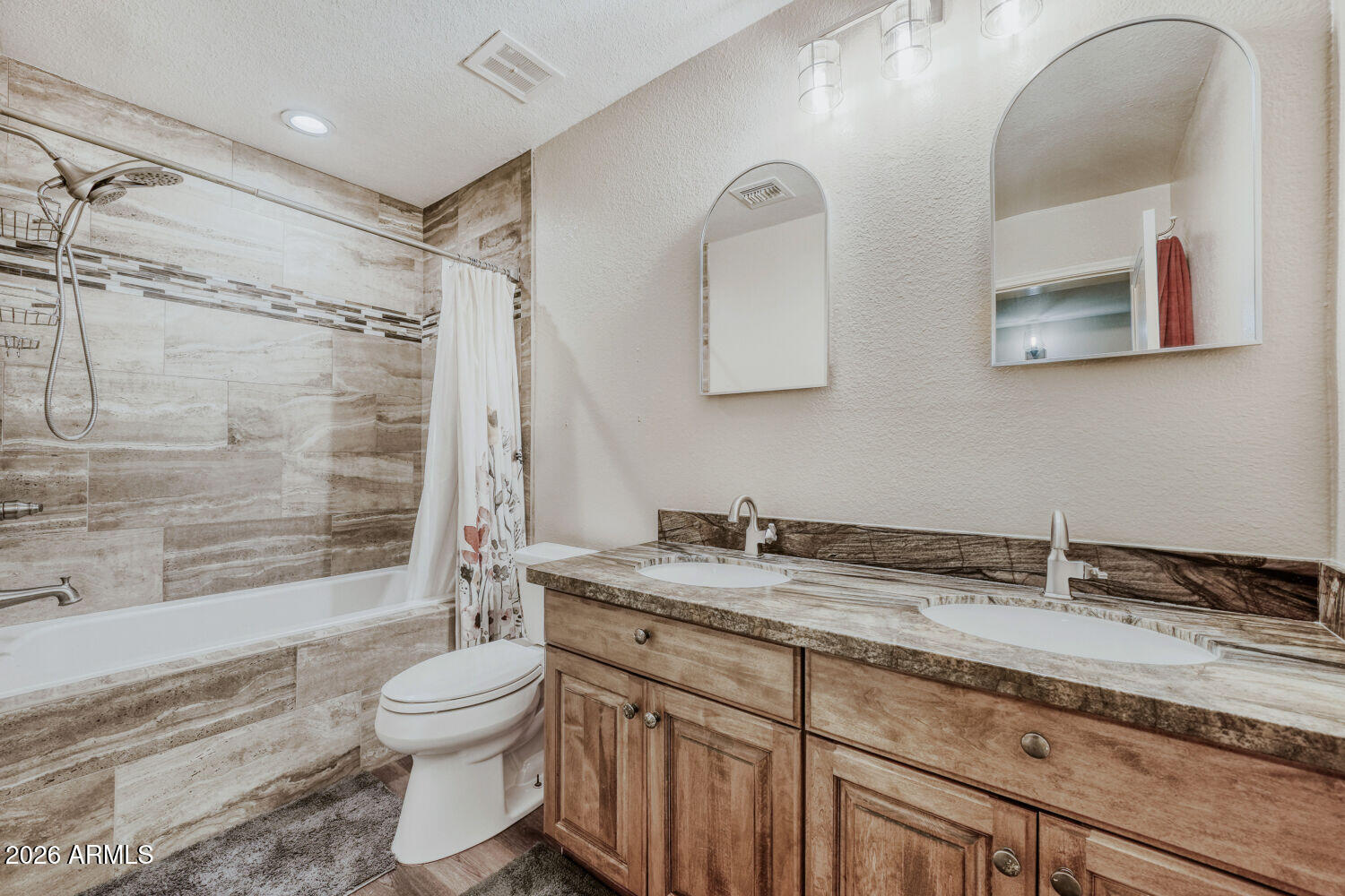 10226 East Iris Road Mesa, AZ 85207 - Photo 20 of 53 Guest Bathroom