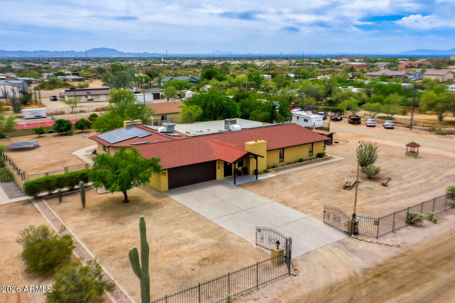 10226 East Iris Road Mesa, AZ 85207 - Photo 3 of 53 10226 E Iris Rd - Web Quality - 001 - 01