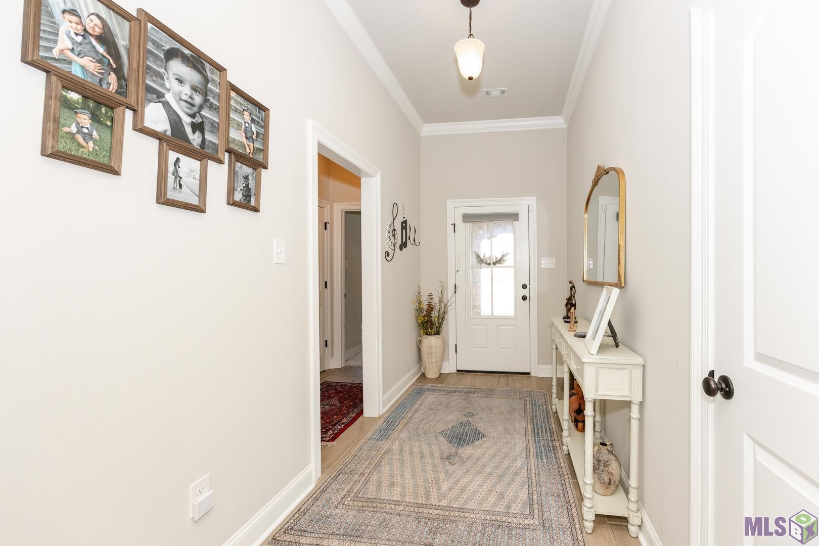 10802 Maitland Avenue Baton Rouge, LA 70810 - Photo 2 of 23 Foyer