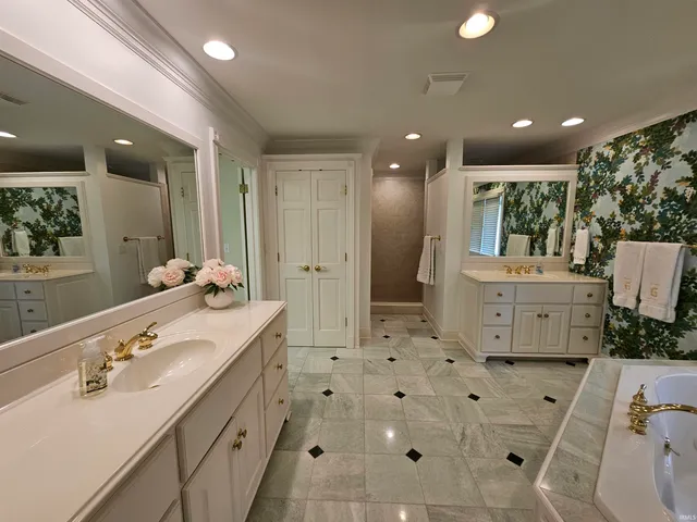 $897,500 | 16 Johnson Place, Evansville, IN 47714