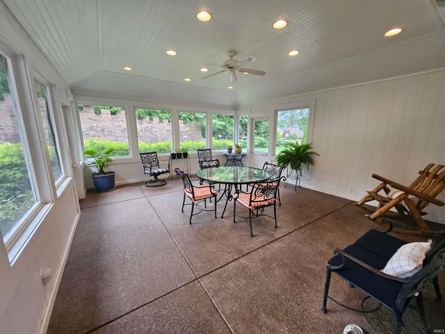 $889,500 | 16 Johnson Place, Evansville, IN 47714