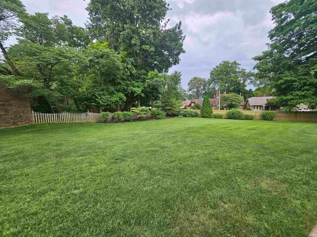 $897,500 | 16 Johnson Place, Evansville, IN 47714