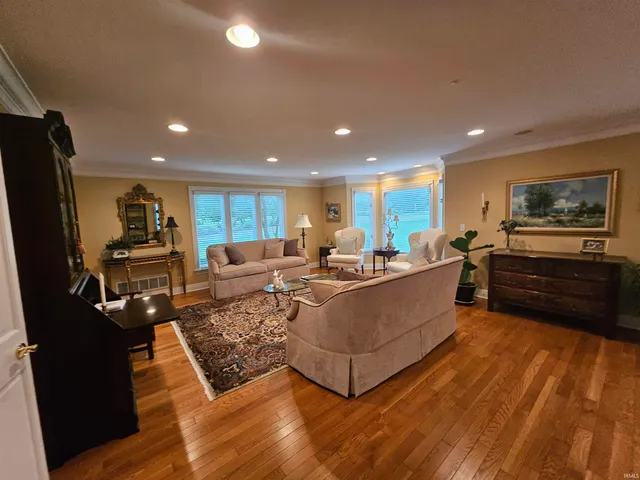 $897,500 | 16 Johnson Place, Evansville, IN 47714