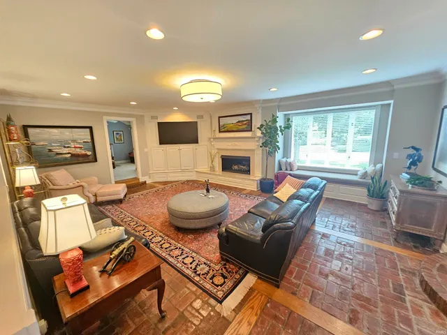 $897,500 | 16 Johnson Place, Evansville, IN 47714