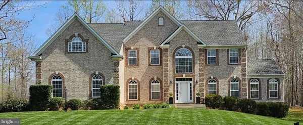 $900,000 | 35 Mills Hollow Drive, Fredericksburg, VA 22406