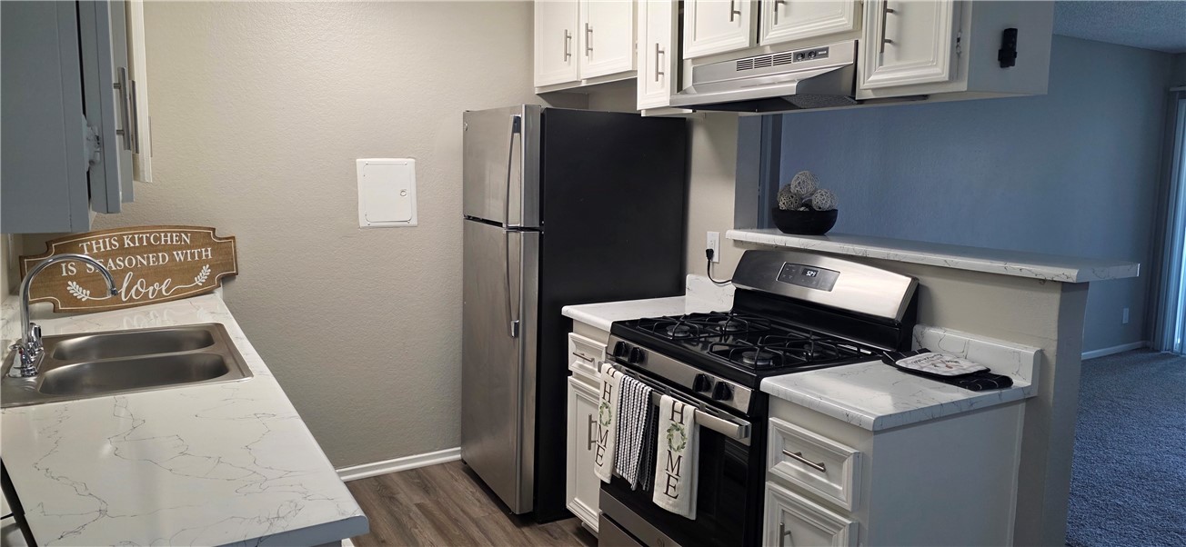 10601 Diana Avenue, Unit 408 Riverside, CA 92505 - Photo 3 of 10 a kitchen with a stove and a refrigerator