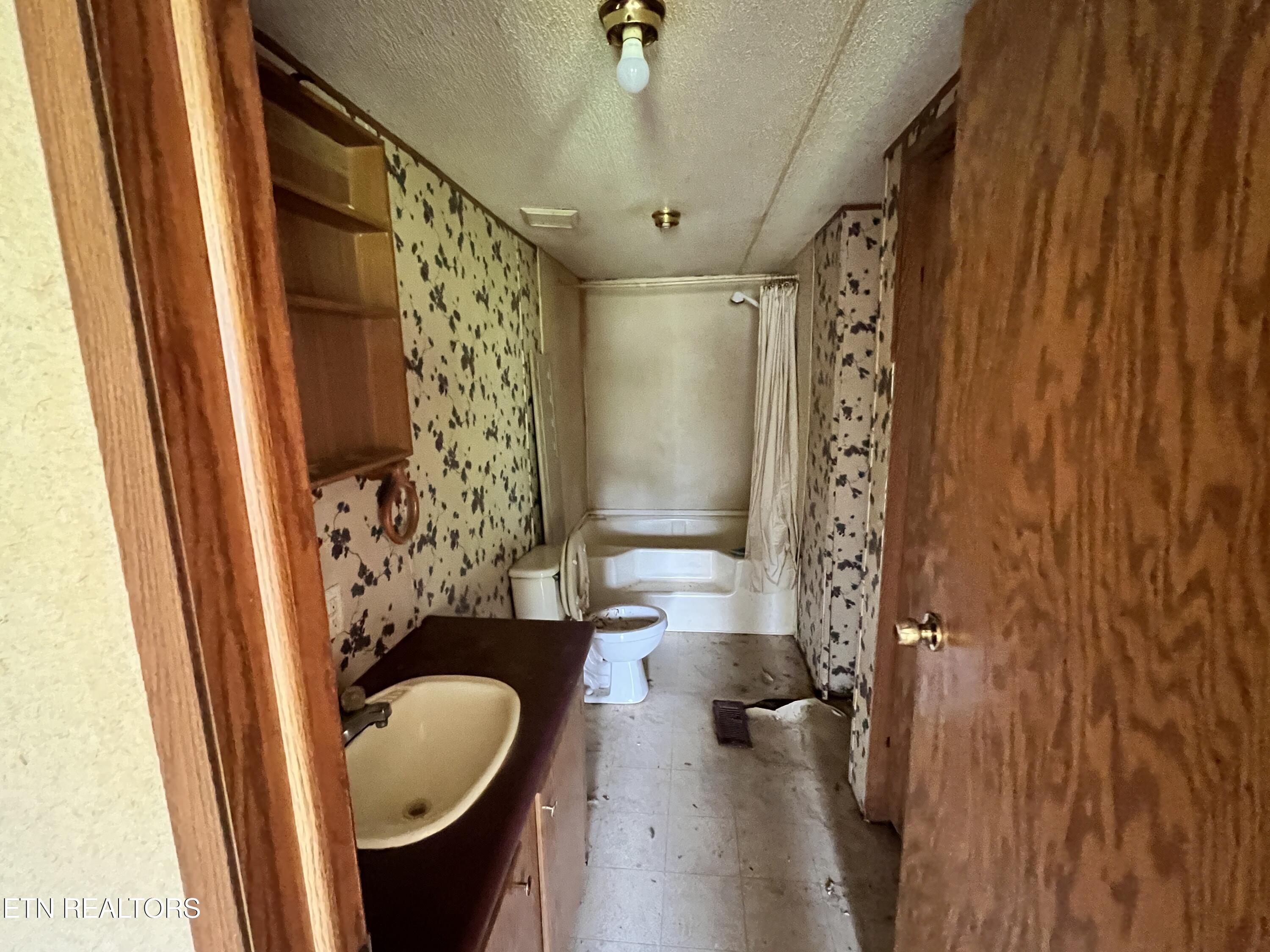 129 Hill Loop Madisonville, TN 37354 - Photo 12 of 12 IMG_9405