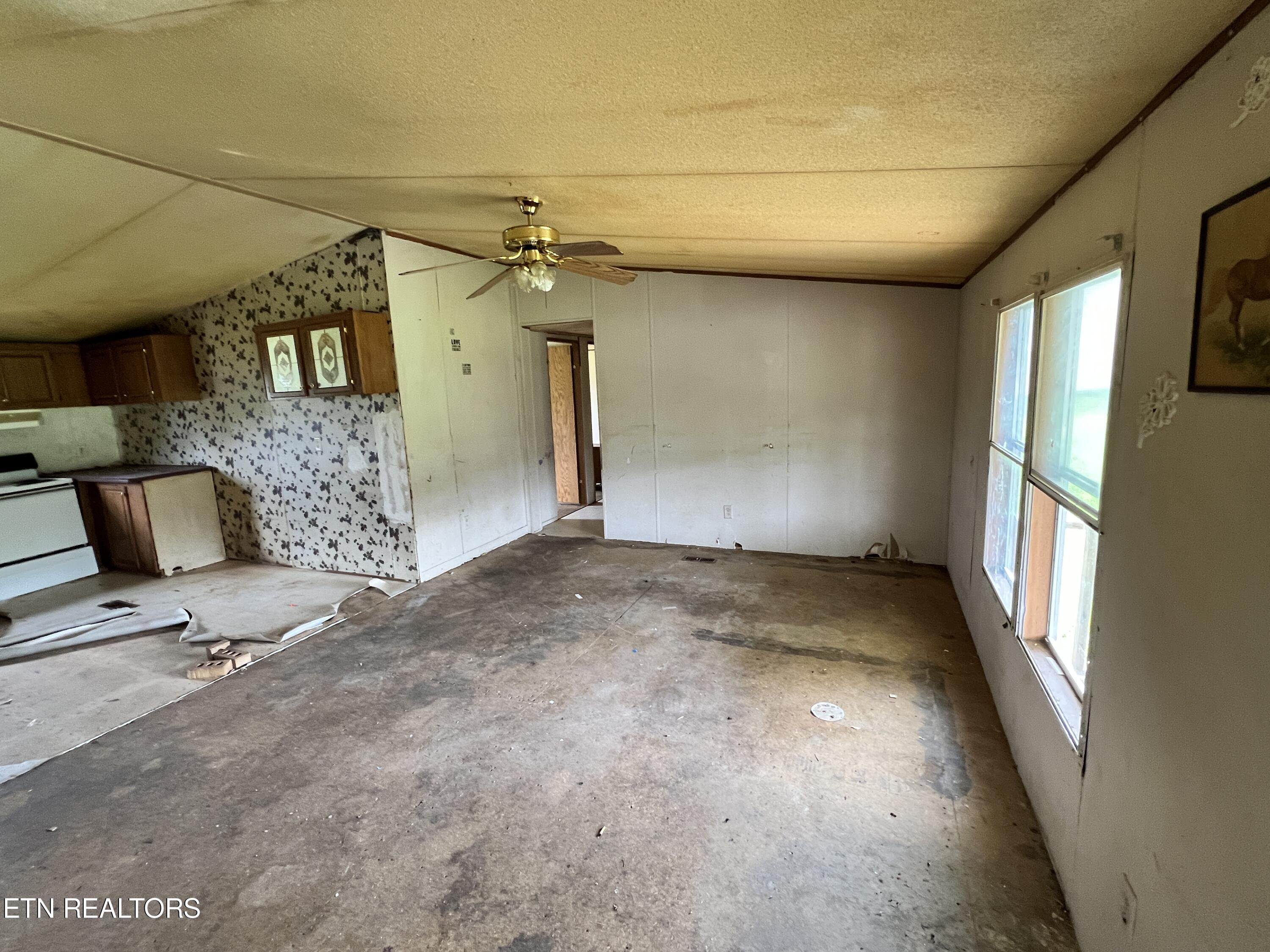 129 Hill Loop Madisonville, TN 37354 - Photo 6 of 12 IMG_9402