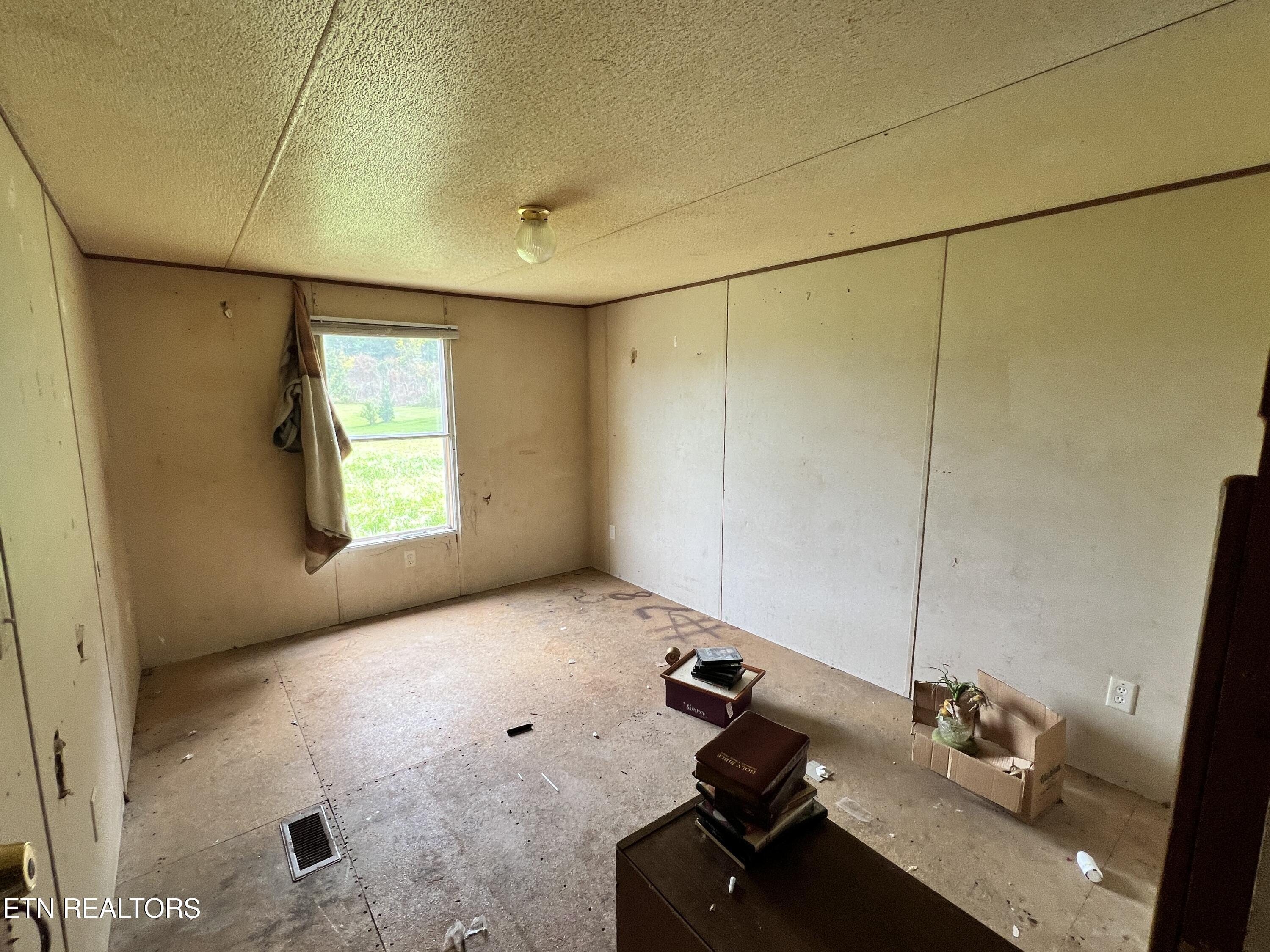 129 Hill Loop Madisonville, TN 37354 - Photo 7 of 12 IMG_9407