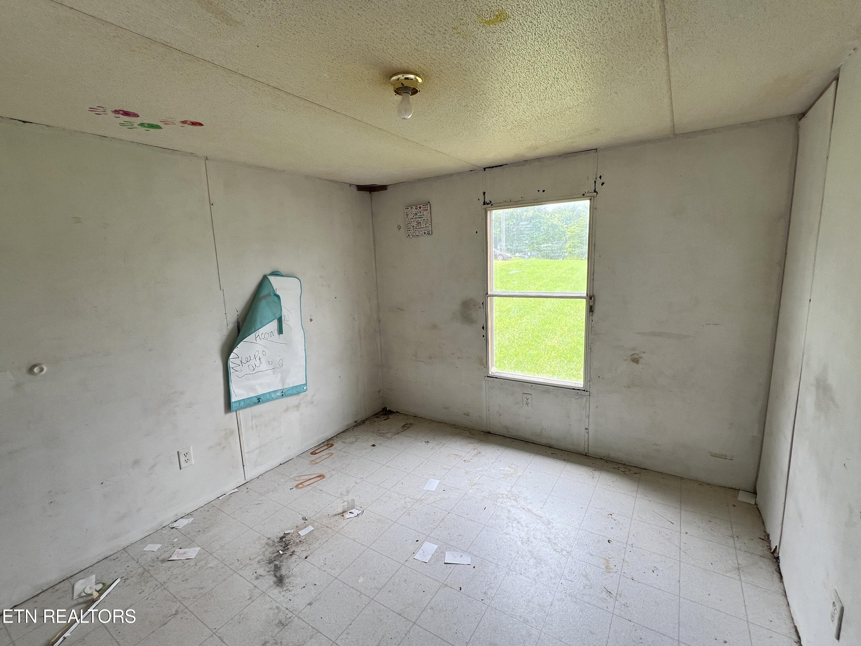 129 Hill Loop Madisonville, TN 37354 - Photo 8 of 12 IMG_9409