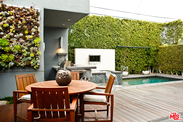 8735 Dorrington Avenue West Hollywood, CA 90048 - Photo 2 of 18