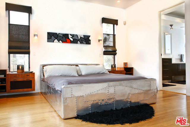 8735 Dorrington Avenue West Hollywood, CA 90048 - Photo 11 of 18