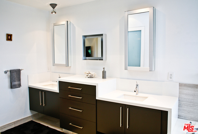 8735 Dorrington Avenue West Hollywood, CA 90048 - Photo 12 of 18